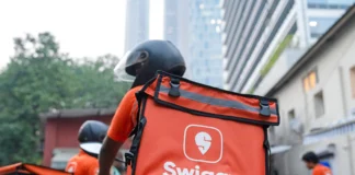 Gráfico de recaudación de fondos de OPI en la India 2024-2025 o Inversores minoristas indios celebrando el auge bursátil.