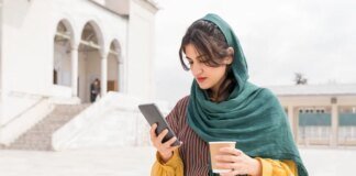 El Cambio de Paradigma en la Estrategia de Medios en la Región MENA: Del Alcance Pagado a la Credibilidad Ganada