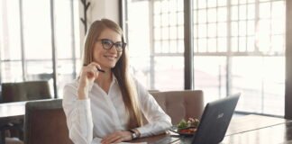 Mujeres STEM: El liderazgo clave para la evolución y competitividad de los negocios pexels gustavo fring 3874631